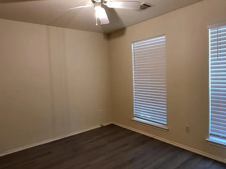 304 N Kings Canyon Dr — Photo 8