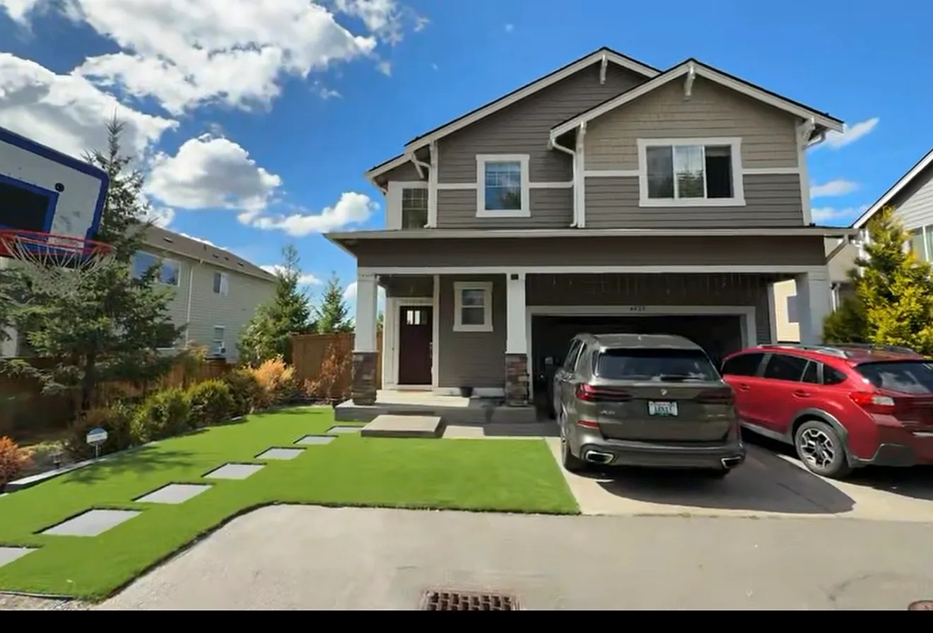 4 bed, 2501 sqft, $4,400 — Photo 1