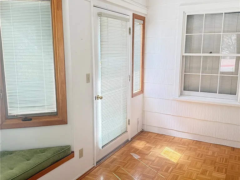 504 Cherry St — Photo 12