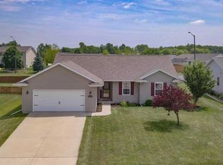 1551 Meadow Heights Cir, Neenah, WI 54956