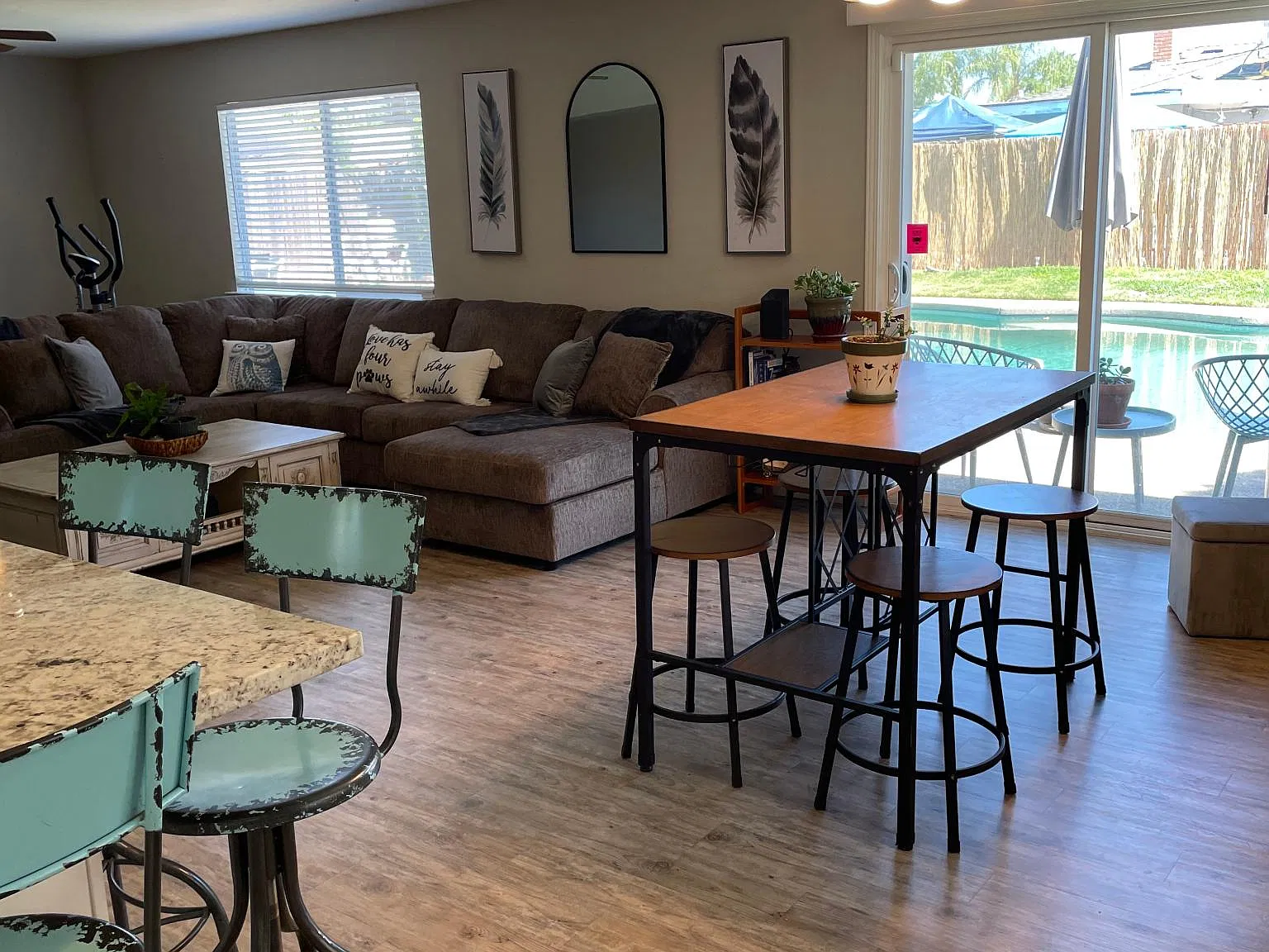 3 bed, 1422 sqft, $2,450 — Photo 3