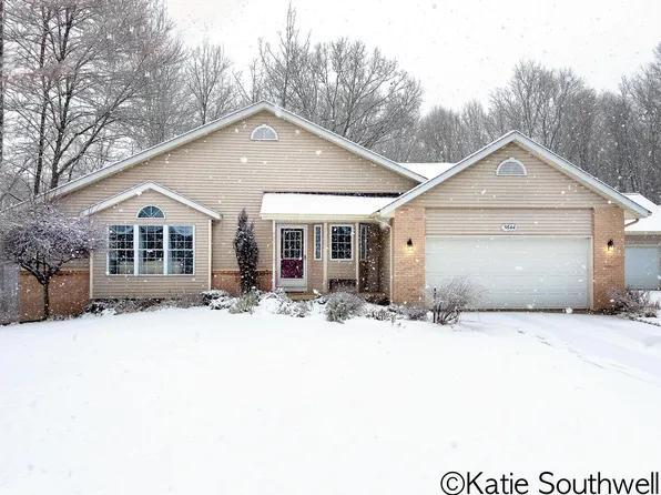 3644 Timber Creek Dr NW #18, Comstock Park, MI 49321