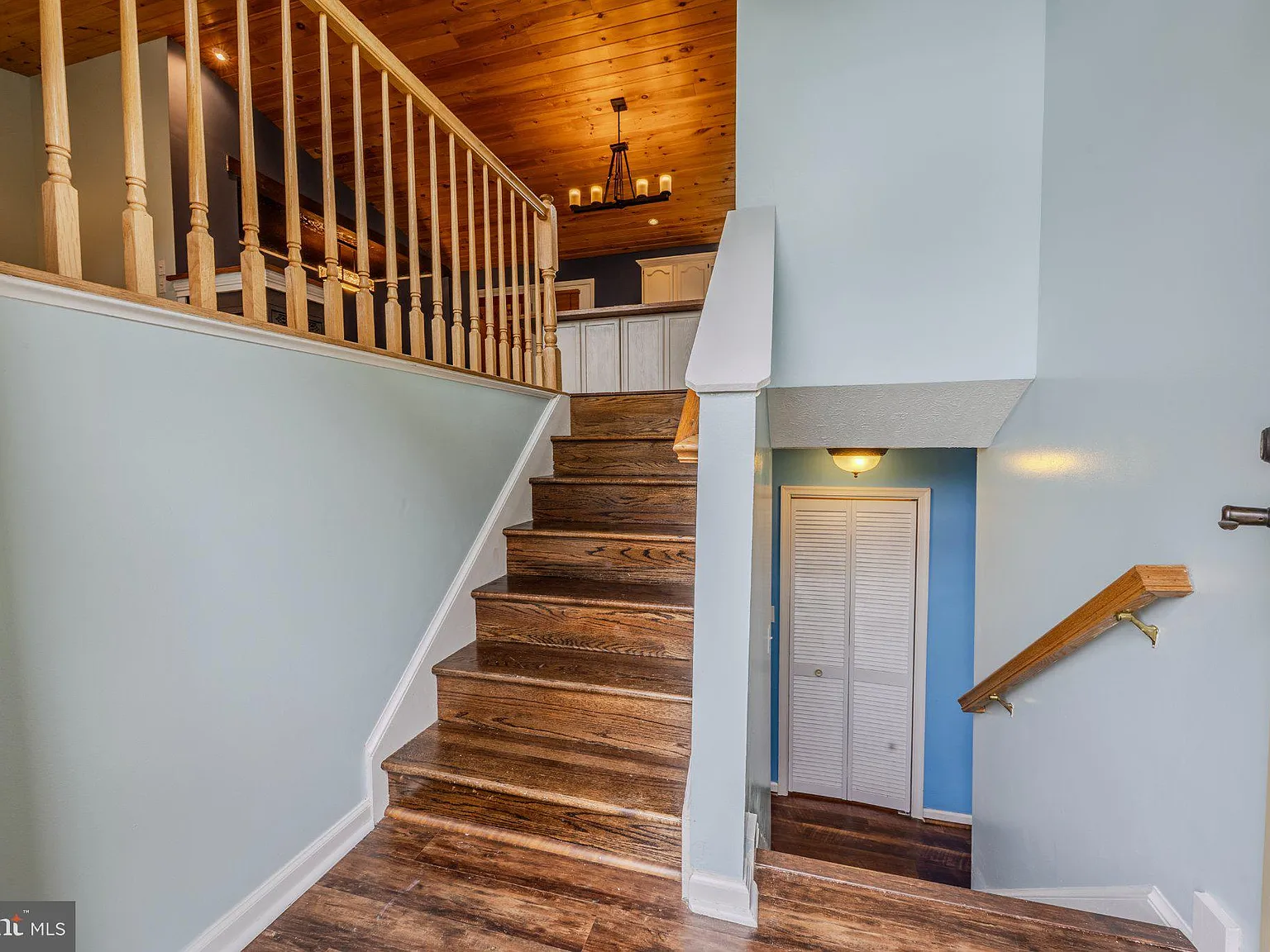 3 bed, 3.0 bath, 1996 sqft, $2,600 — Photo 3
