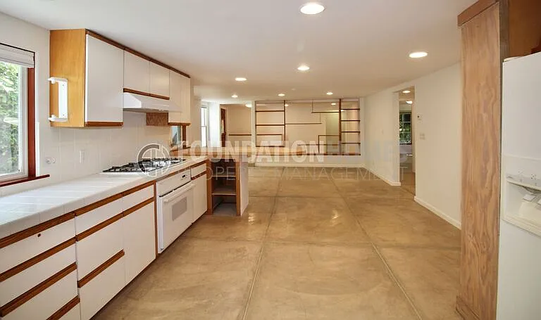 15 Bank St #A — Photo 5