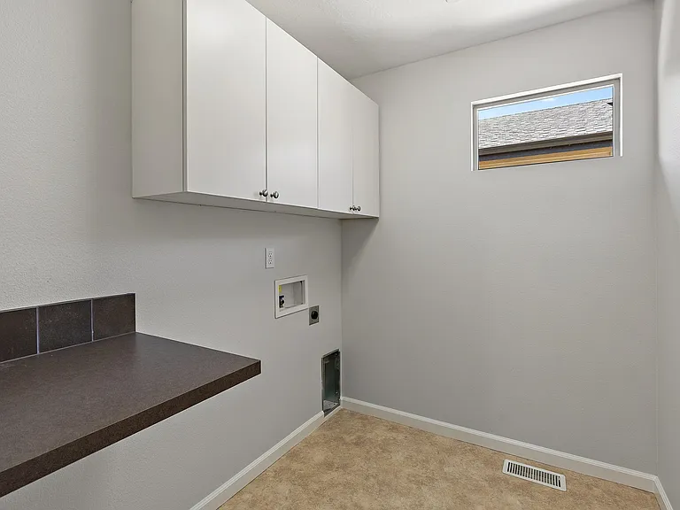 409 W Peck St — Photo 17
