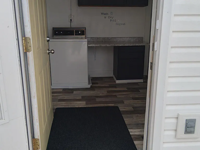 E Linden St — Photo 21