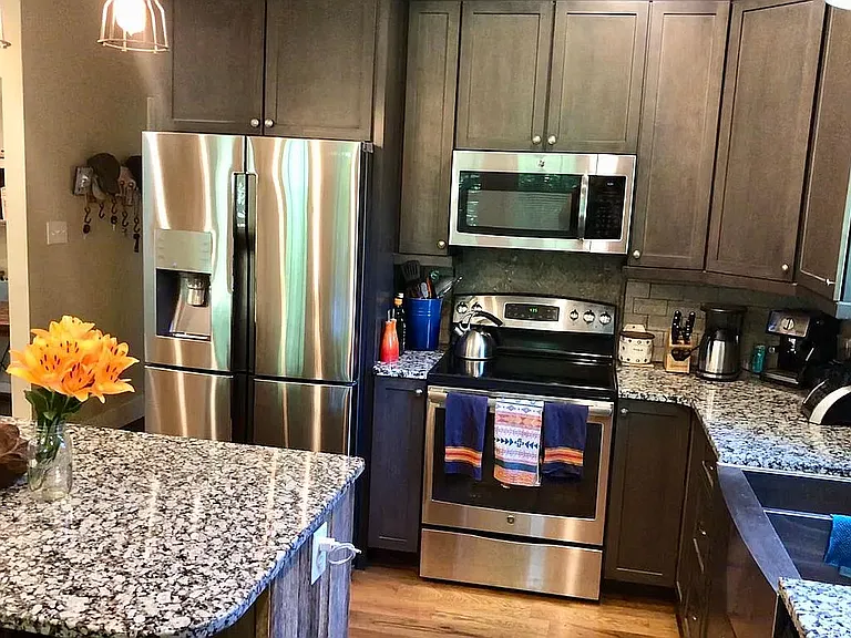 1320 Whitower Dr — Photo 5