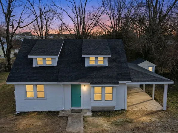 211 N Britain Ave, Mountain Grove, MO 65711