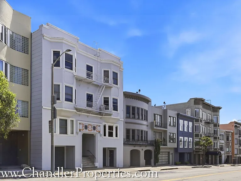 1135 Bay St — Photo 13