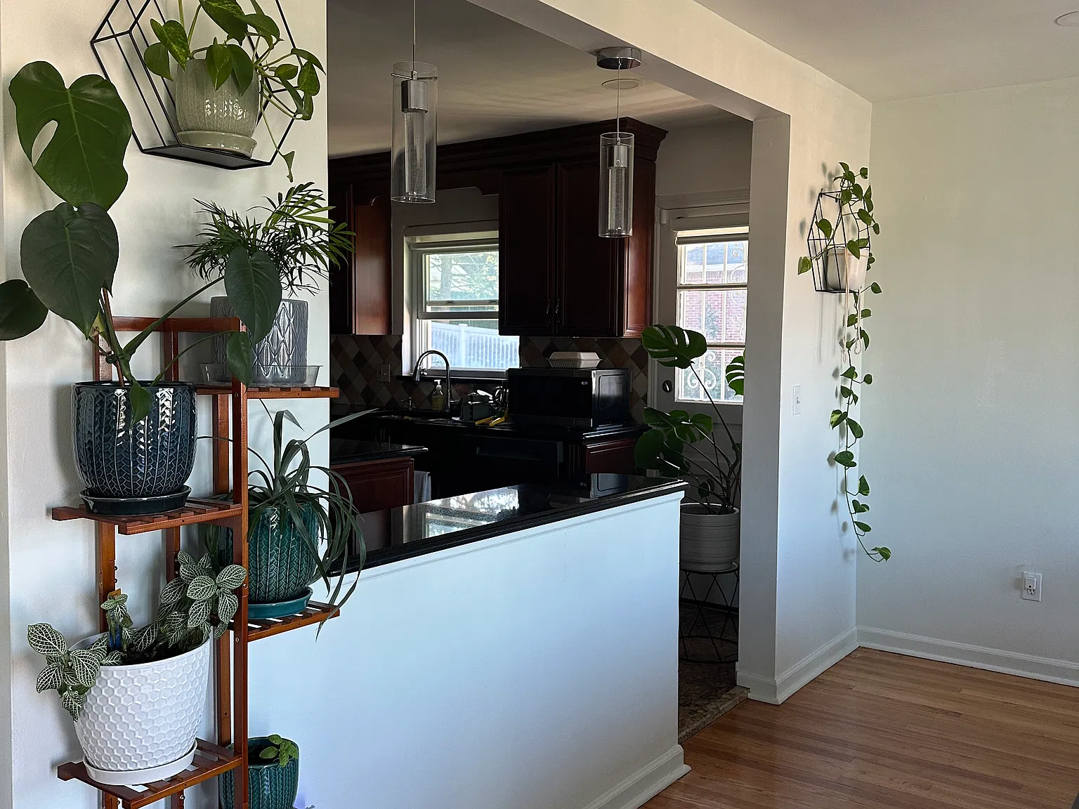 4 bed, 2100 sqft, $5,950 — Photo 3
