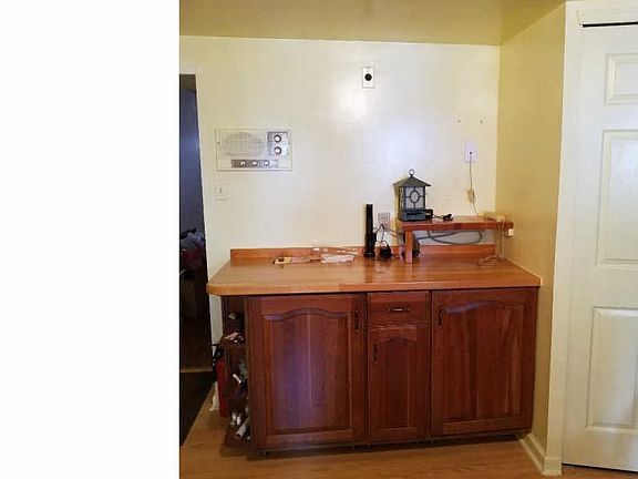 5th image of 379 Parker Ave
