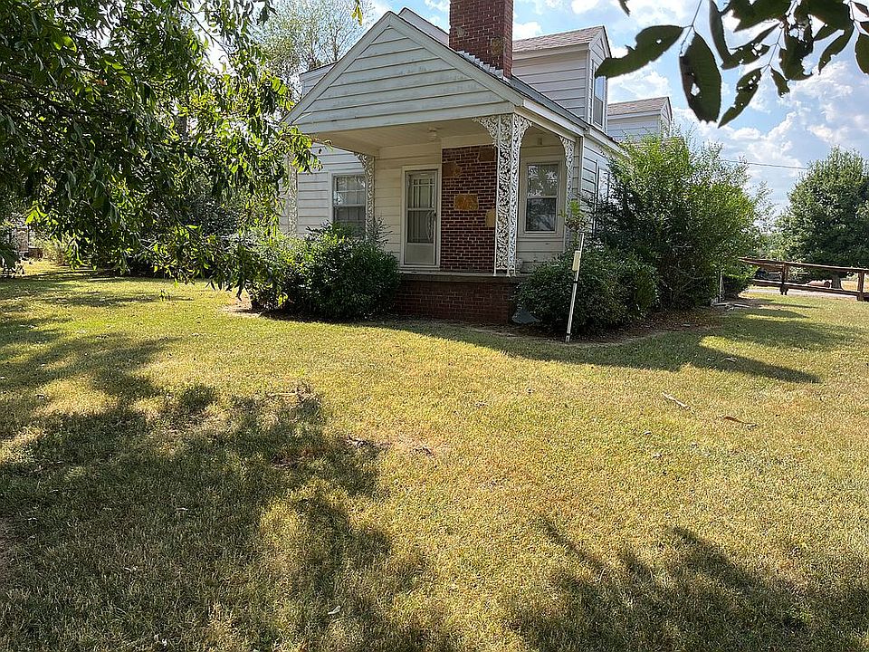 Lovely side porch