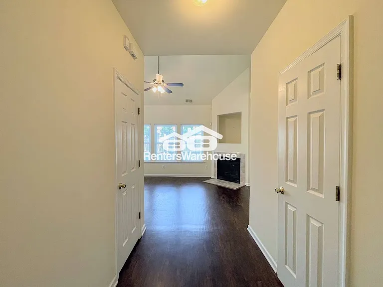 3711 Bay Cres — Photo 4