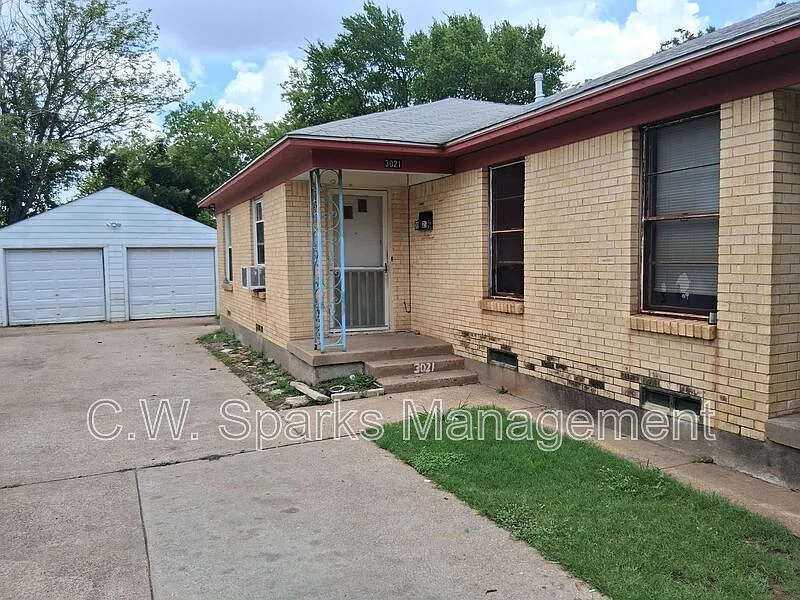2 bed, 1.0 bath, 805 sqft, $1,000 — Photo 2
