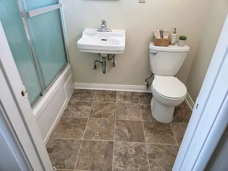 1030 W Olive Ave — Photo 4