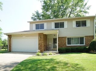 1409 S Redwood Dr, Mount Prospect, IL