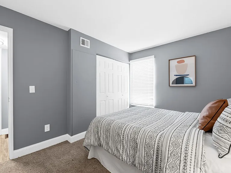 Kingswood Court Apartments and Townhomes — Photo 13