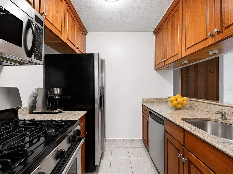 200 Rector Pl #21M — Photo 6