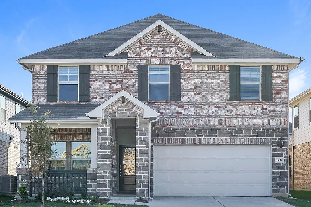 4 bed, 2.5 bath, 2357 sqft, $2,520 — Photo 1