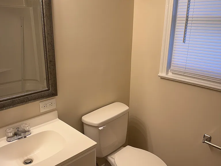 142 Hubert Dr — Photo 6