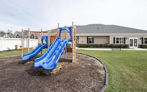 725 Liberty Ct — Photo 29