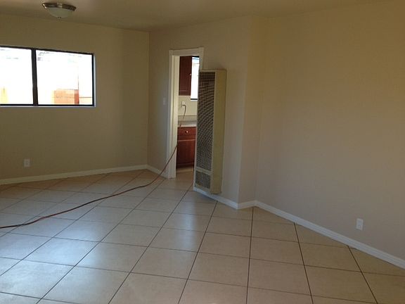 Living Room w Fireplace