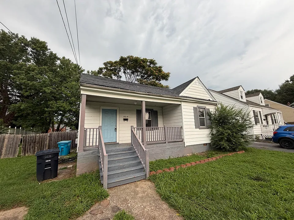 2618 Cornell Dr NW