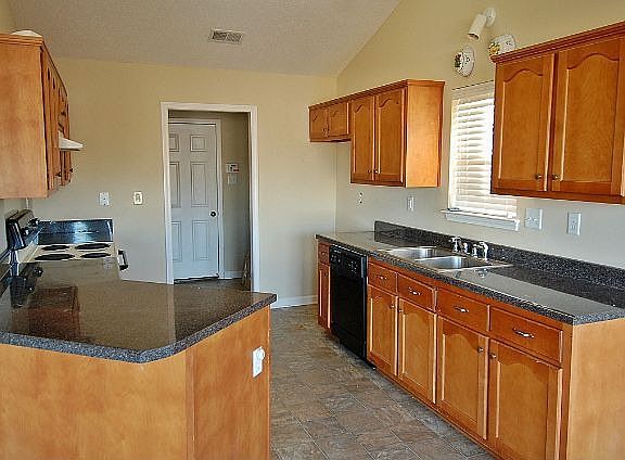 4th image of 2556 Russum Dr