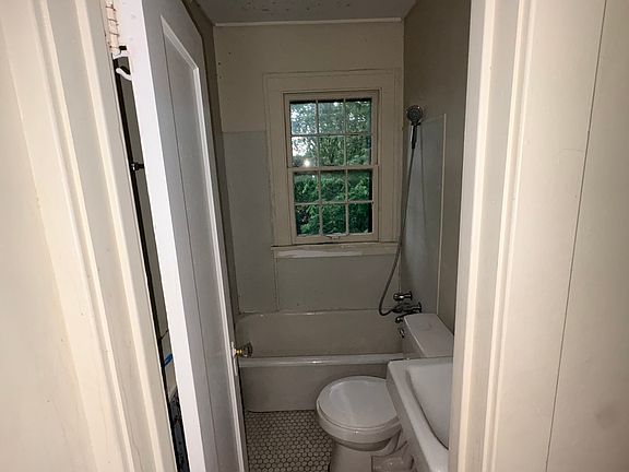 5th image of 628 Avenue F #D