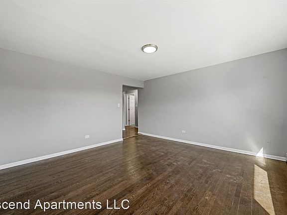 4th image of 7810 S Escanaba Ave #2C