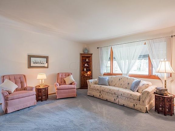 4th image of 3861 Darbyshire Dr