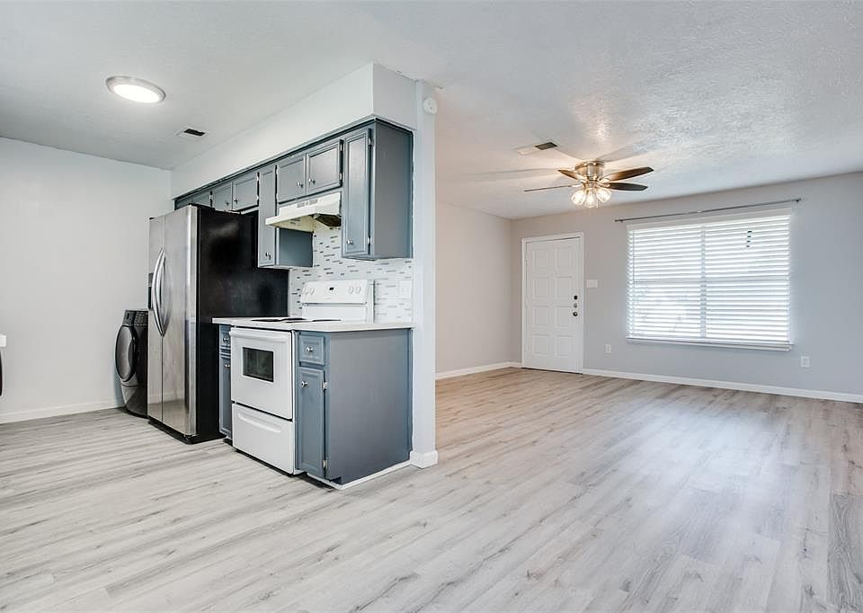 2nd image of 3441 Lantern Ln