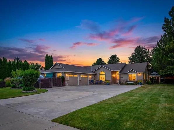 3715 SW Gene Sarazan Dr, Redmond, OR 97756