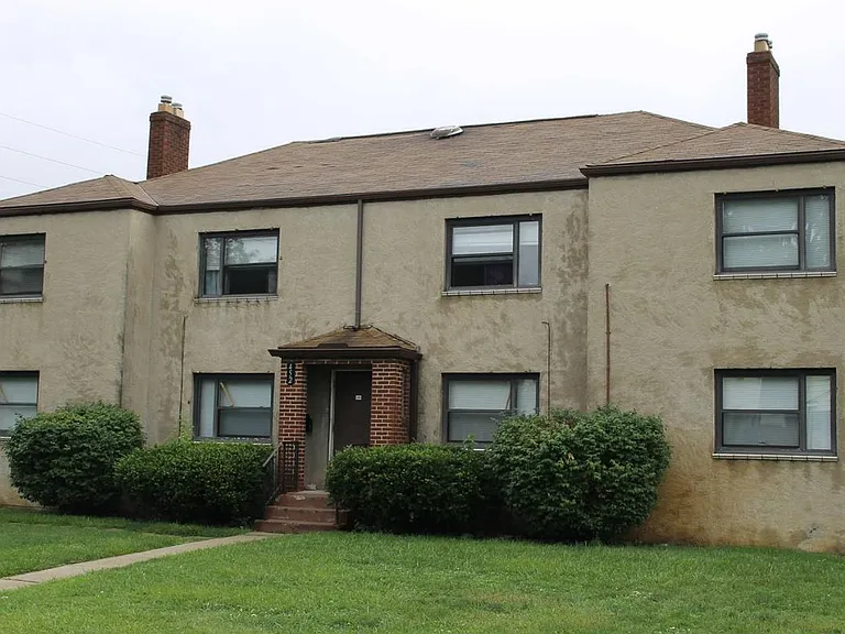 452 Wrexham Ave #B — Photo 1