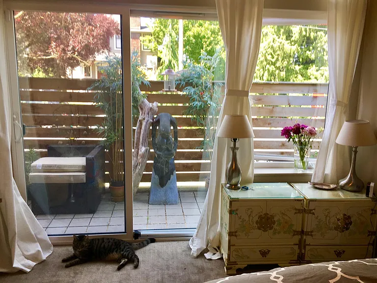 1st floor: bedroom/office overlooking small garden