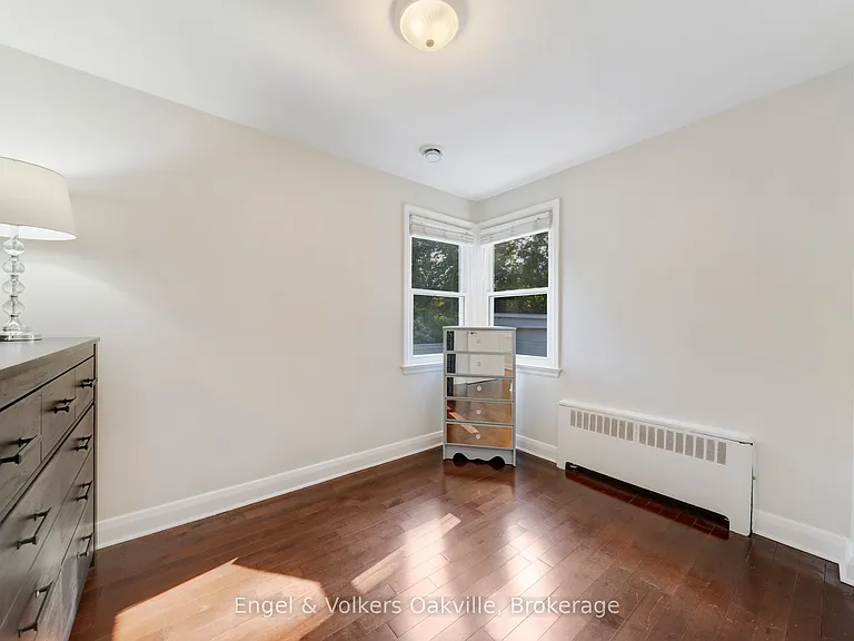 1354 Ontario St — Photo 13