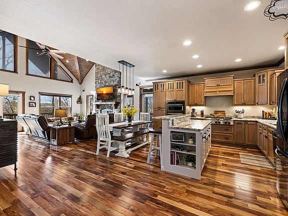 5th image of 149 River Crest Ln