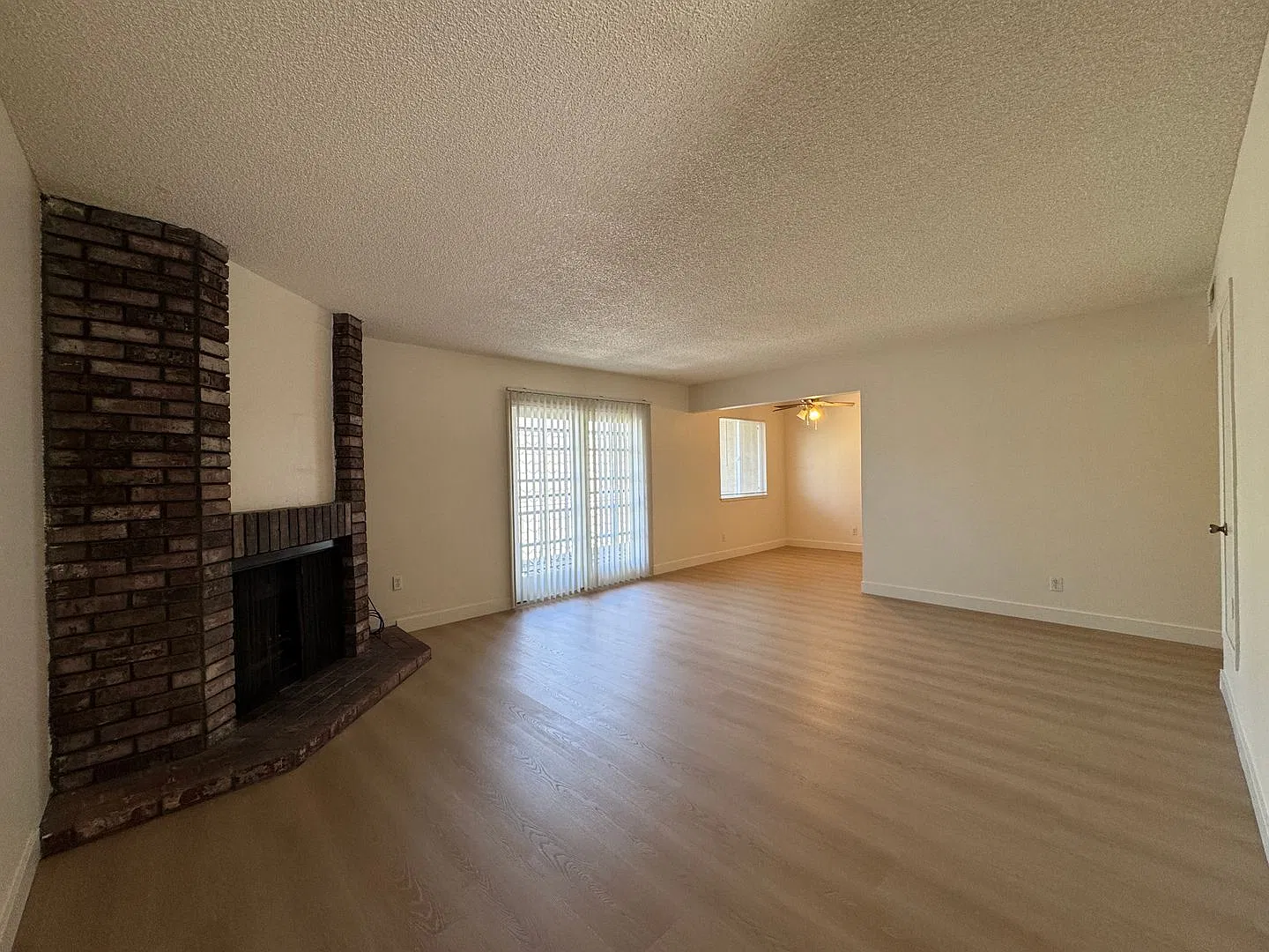 541 - 551 Morse Ave - Laurelwood — Photo 3