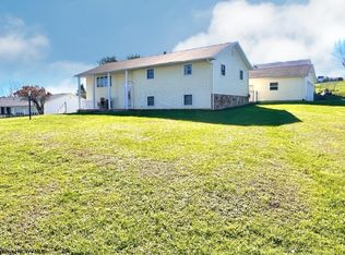 135 Haroldland Dr, Grafton, WV