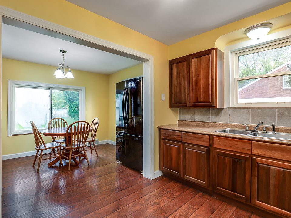 2nd image of 23037 Firwood Ave