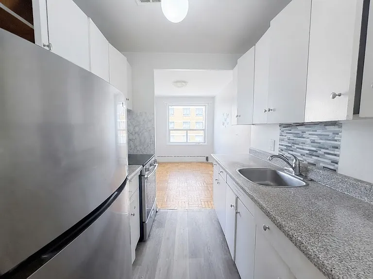 420 Eglinton Ave E #406 — Photo 3