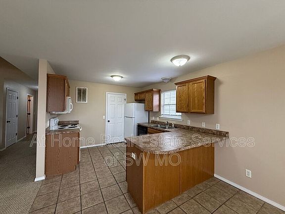 5th image of 2300 W Jonquil Ln
