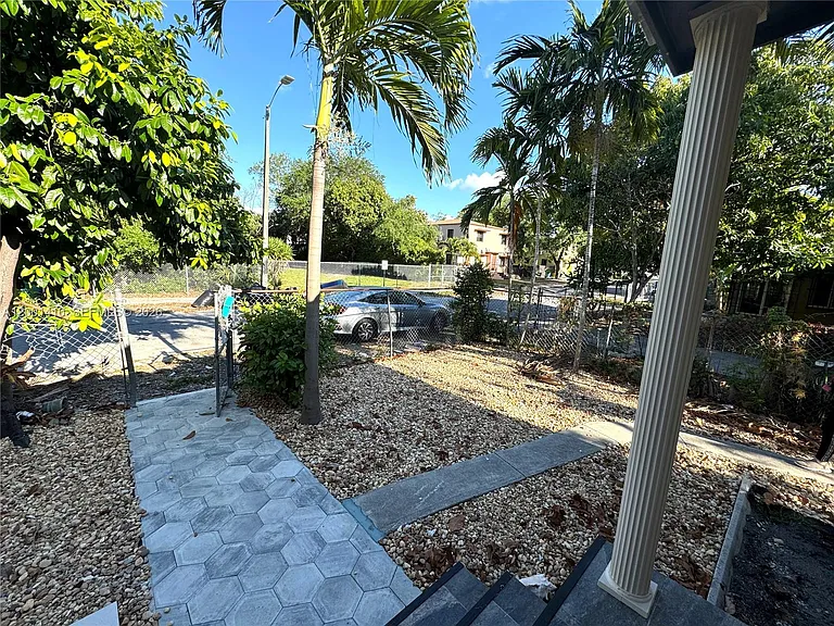 5530 NW Miami Ct — Photo 6