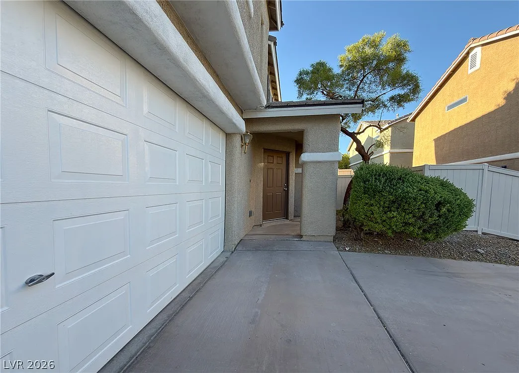3 bed, 2.5 bath, 1354 sqft, $1,995 — Photo 3