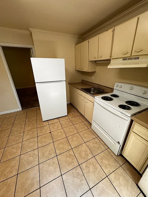 1 bed, 1.0 bath, $995 — Photo 2