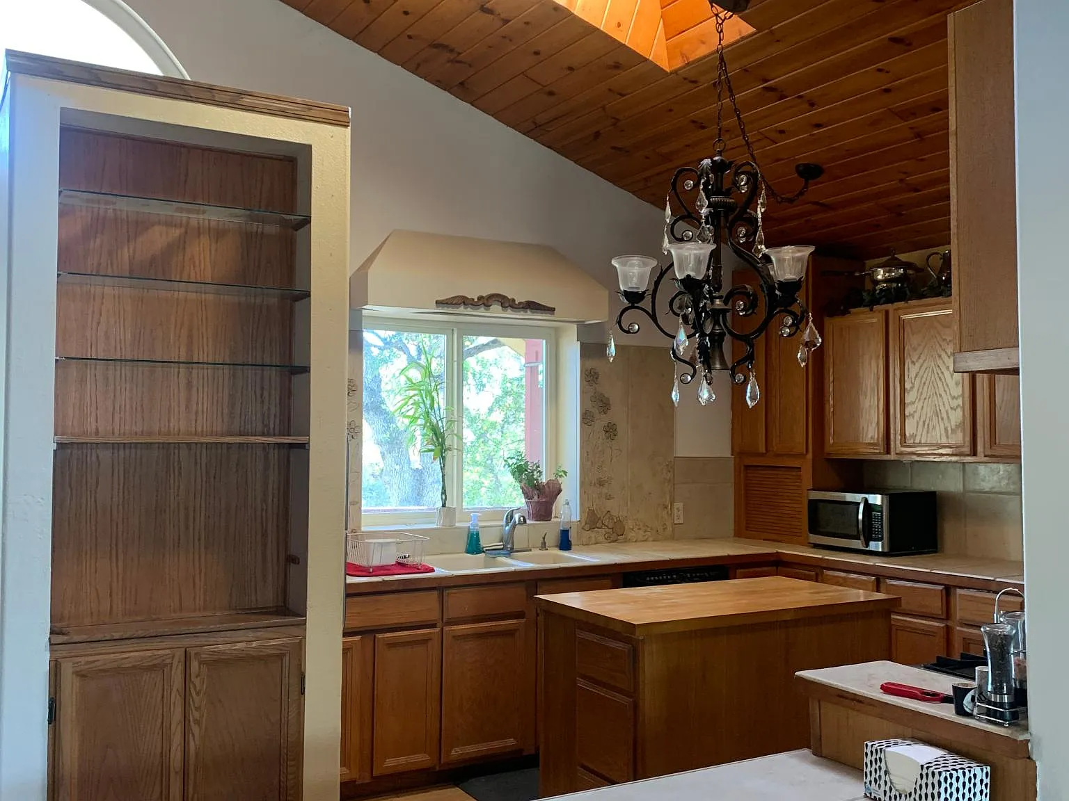 3 bed, 2872 sqft, $2,500 — Photo 4