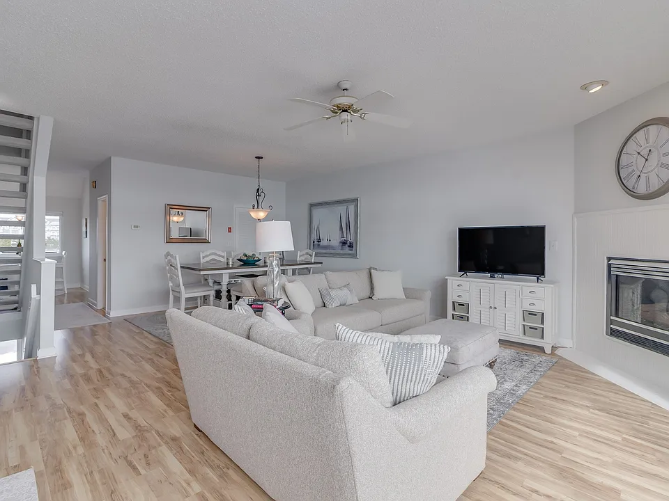 Second-floor Living Room/Dining Room