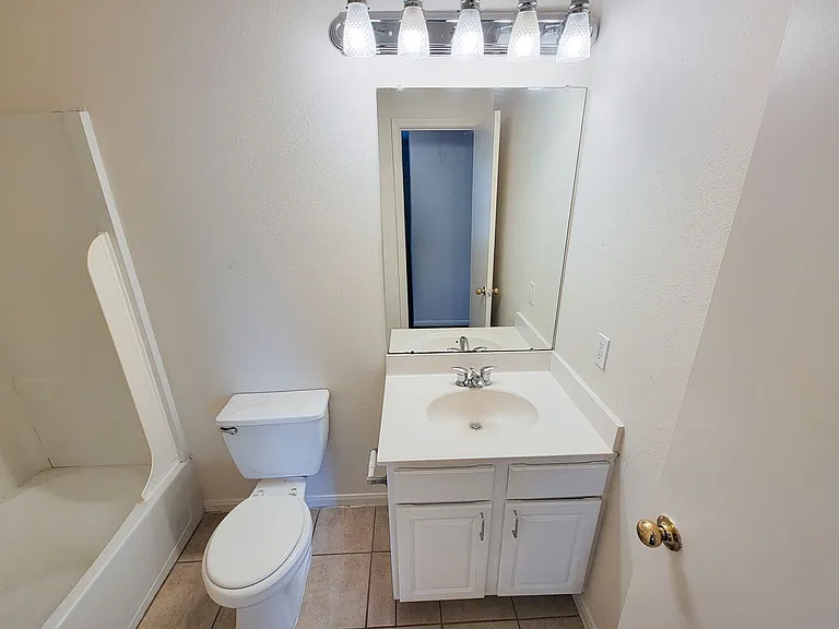 11810 Rolling Stream Dr — Photo 32