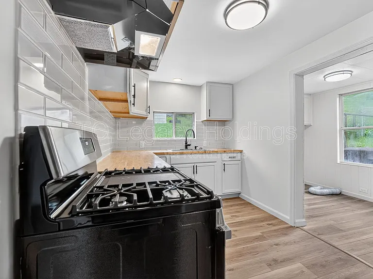 407 Simpson Ave — Photo 19