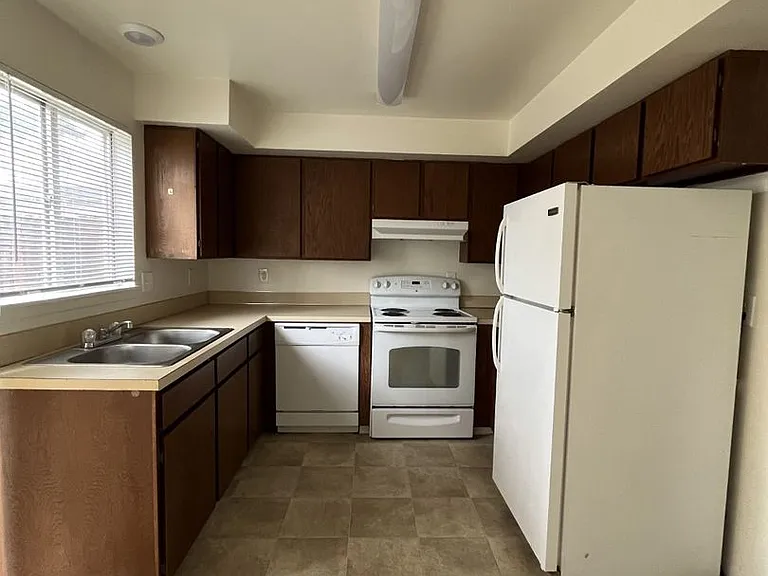 116 Colby Court Ln — Photo 5